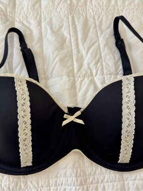 Black Lace-Trim Underwire Bra with Cream Accents
